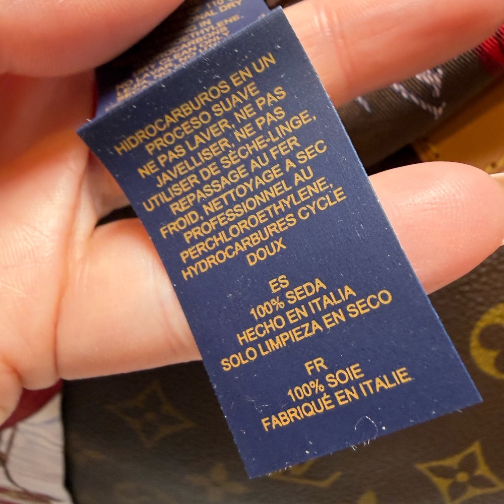 SOLD Louis Vuitton Up and Away BB Bandeau 100% Silk Spring-Summer 2023 NWOT - Picture 14 of 15